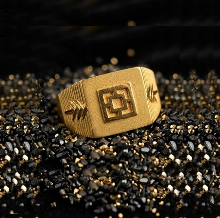 Gents Embossed 22K Gold Signet Ring | Ornate Lattice Square Band