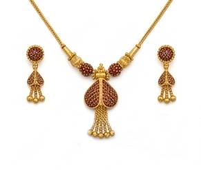 Designer 22K Gold Broad Filigree Pendant & Matching Earrings