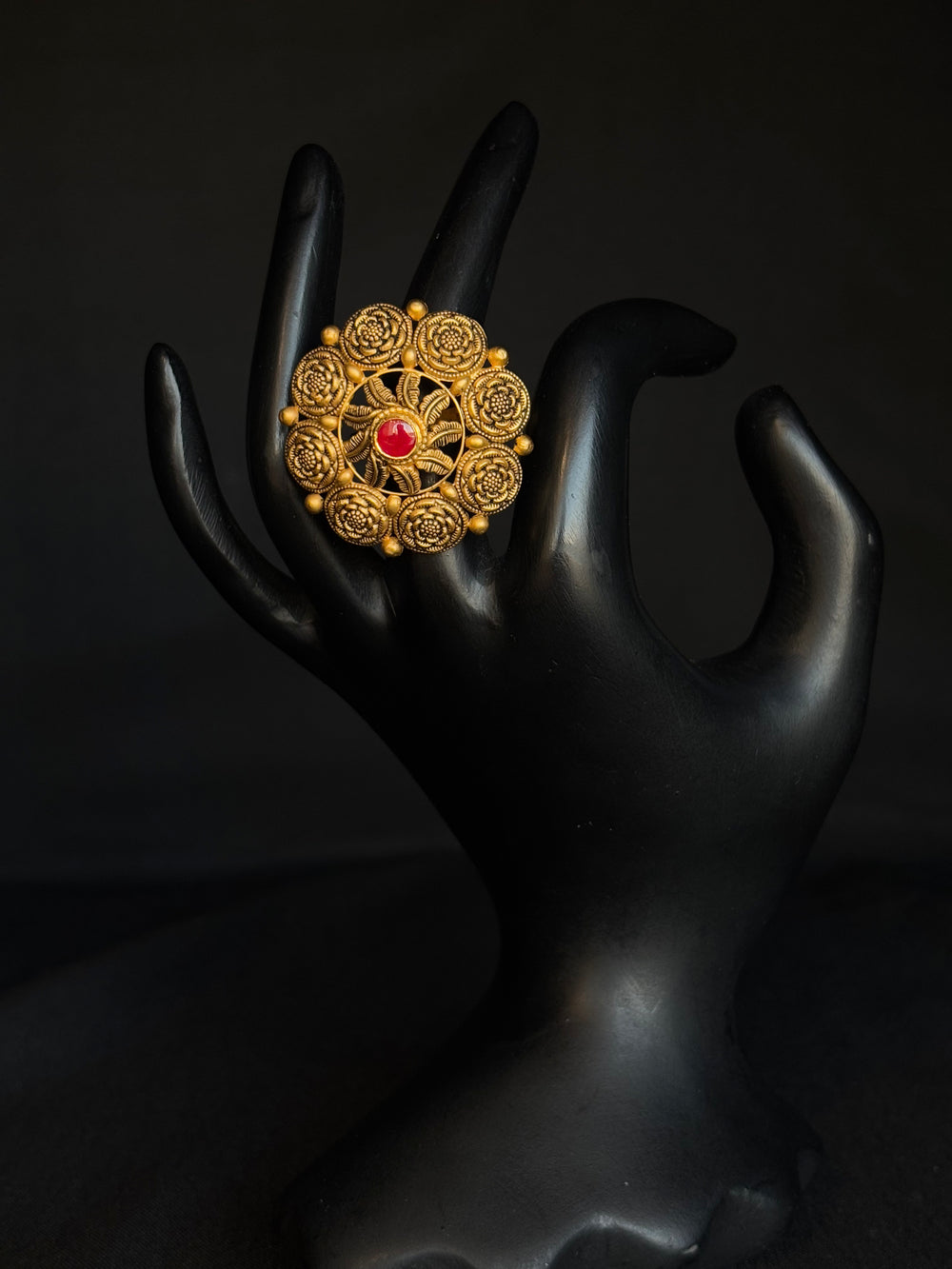 22K Gold Ladies Ring with Floral Design & Vibrant Center Stone.