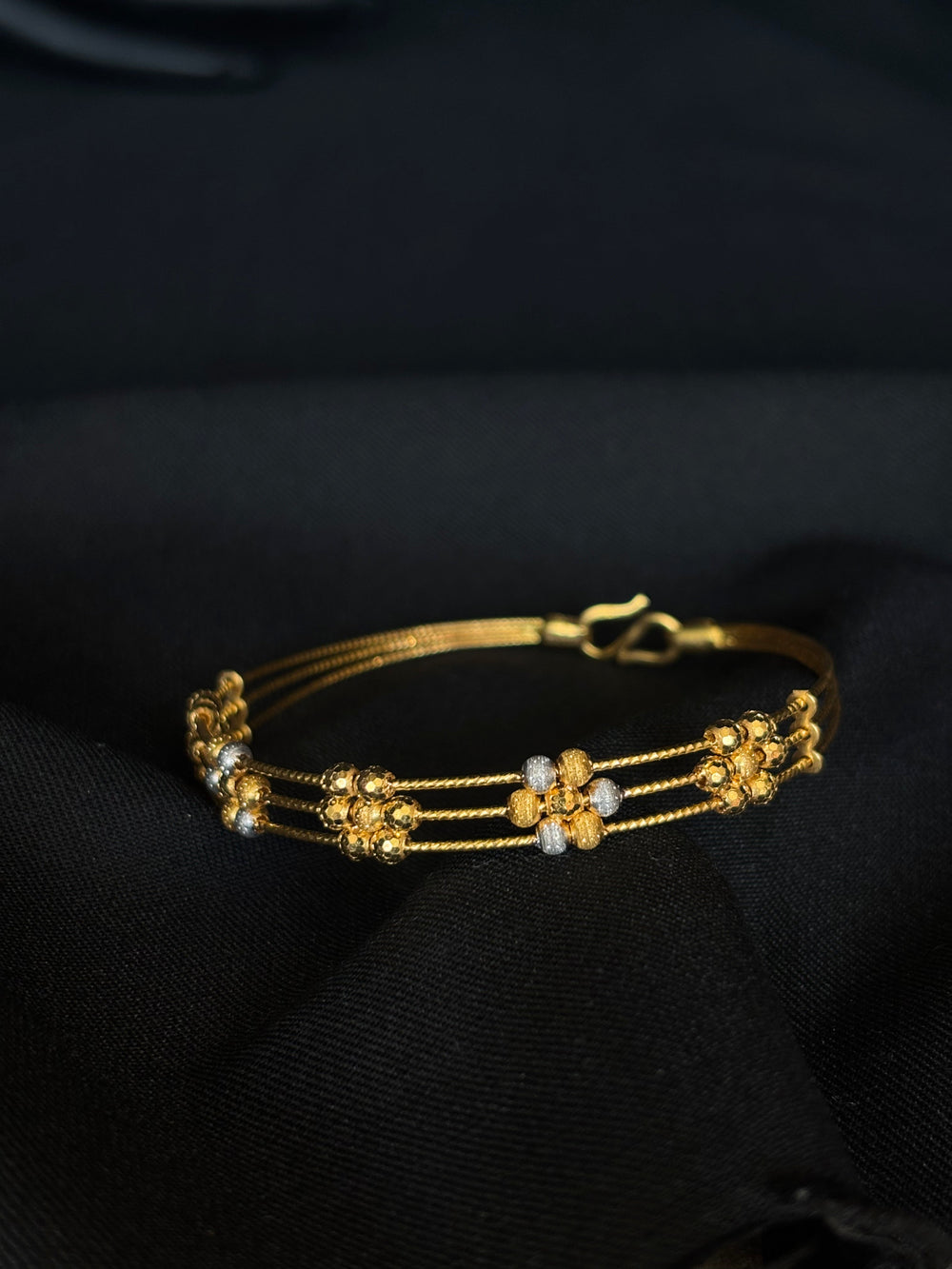 22K Gold Bracelet with Delicate Detailing