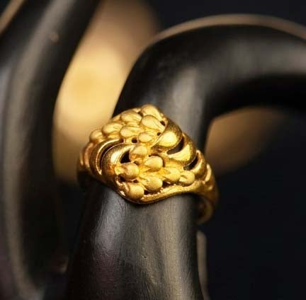 Lady's 22K Gold Floral Engraved Ring | Traditional Handcrafted Band