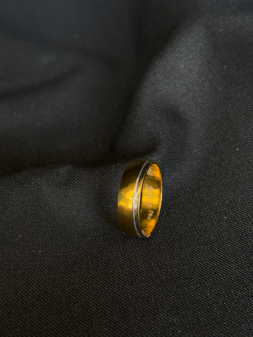 22K Gold Ladies Ring with Two-Tone Band.
