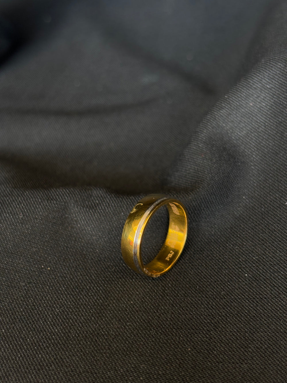 22K Gold Ladies Ring with Two-Tone Band.