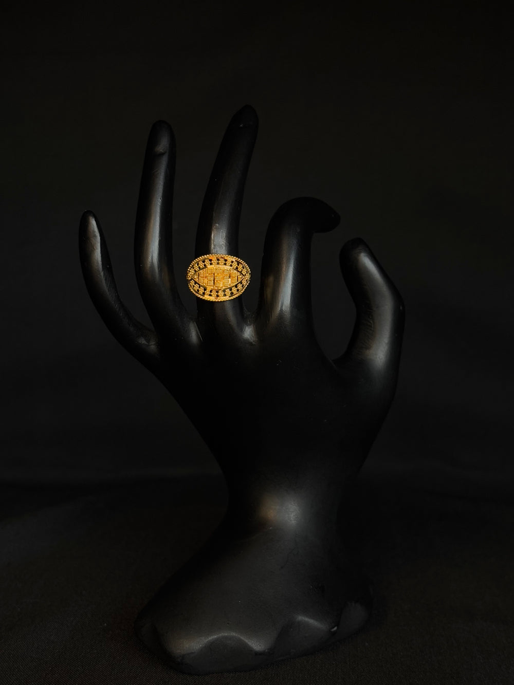 22K Gold Ladies Ring with Textured Band Pattern