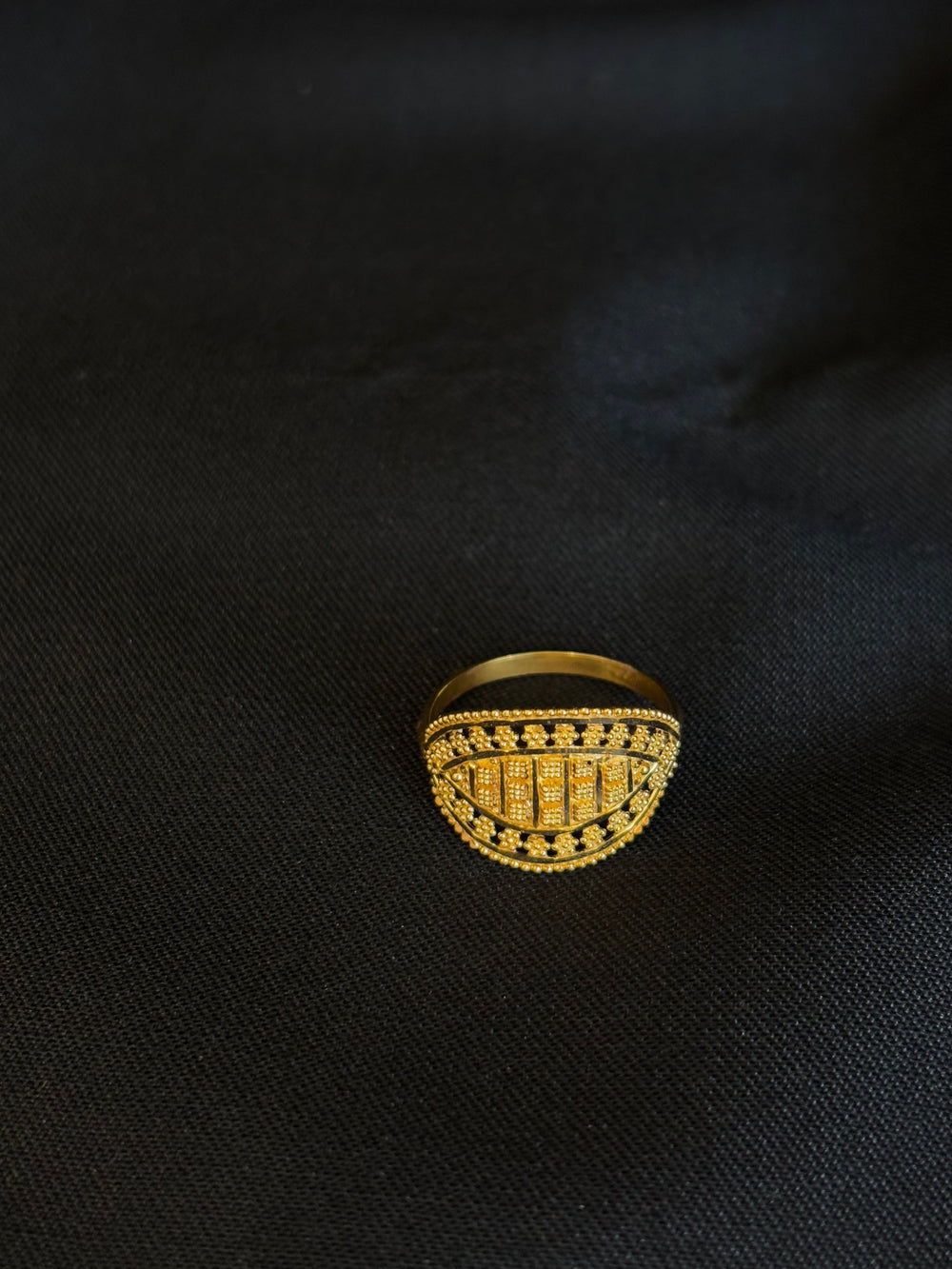 22KT Gold Ladies Ring with Textured Band Pattern
