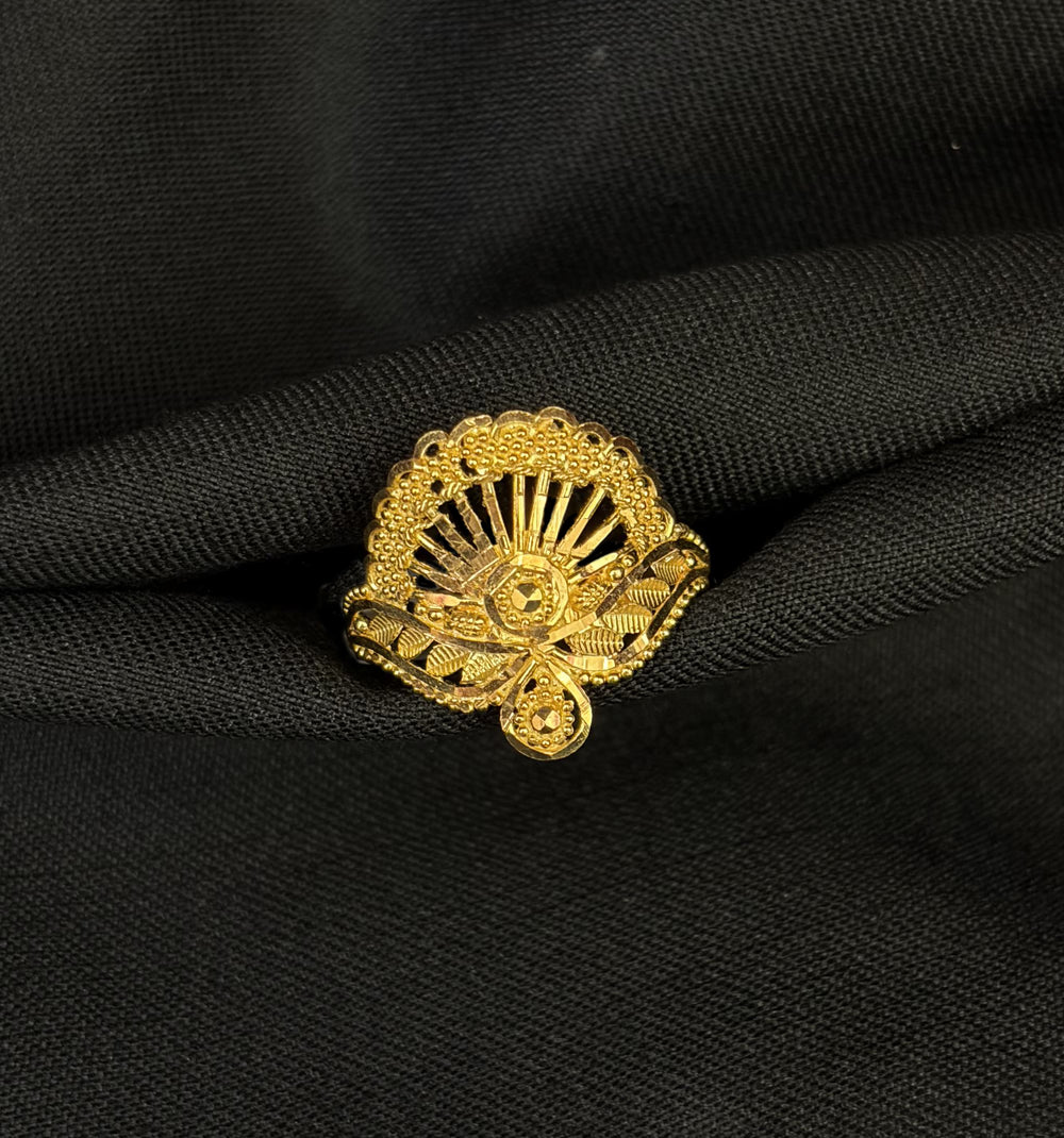 Gents 22K Gold Star-Motif Signet Ring | Heritage Etched Fashion Band