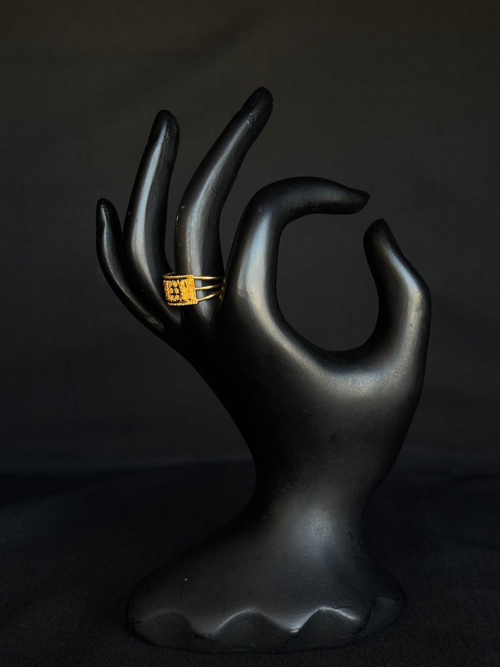 22K Gold Geometric Band Ring with Textured Detailing - Modern Elegance
