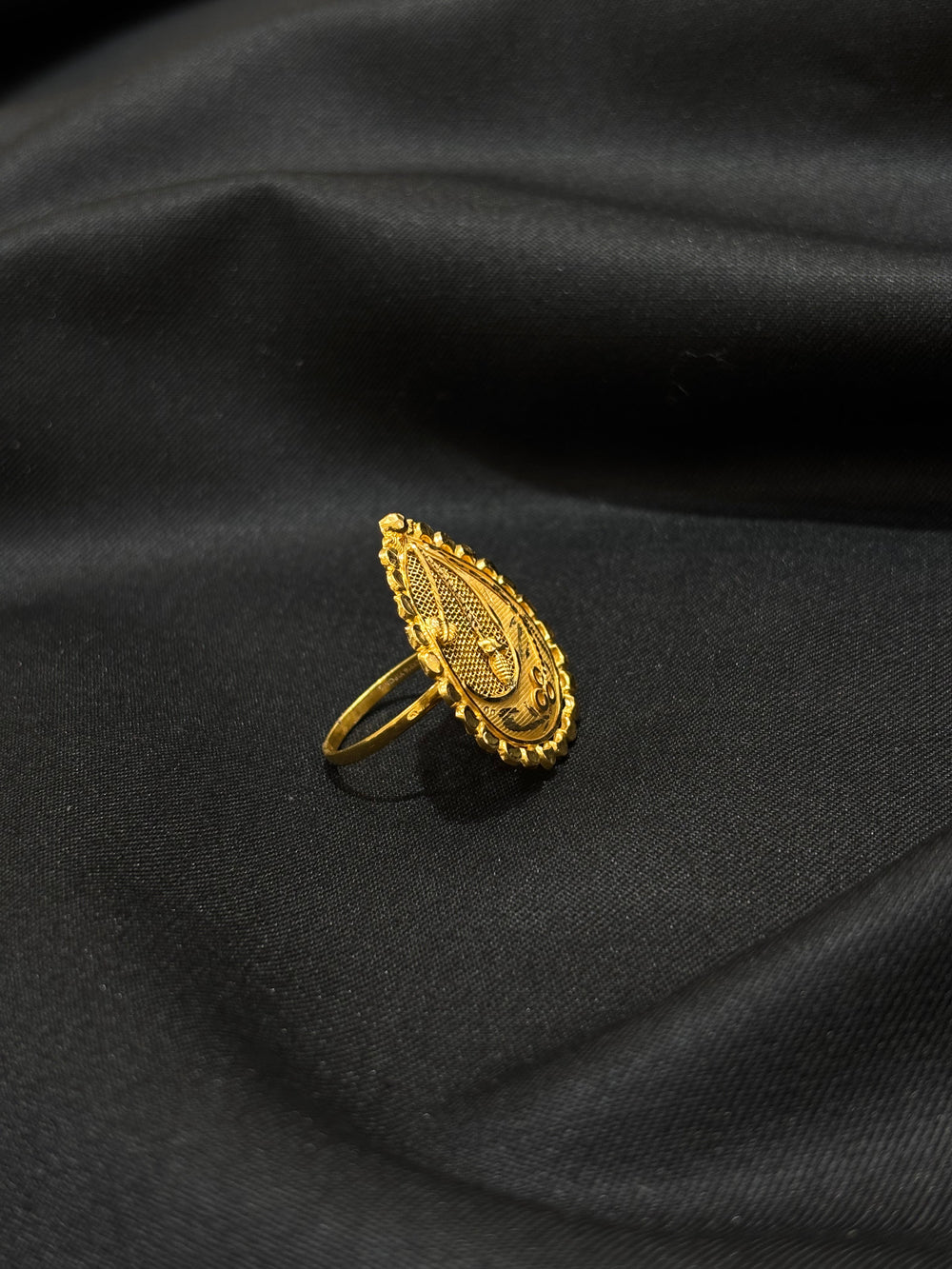 22K Gold Round Filigree Ring with Leaf Motif - Traditional Indian Design