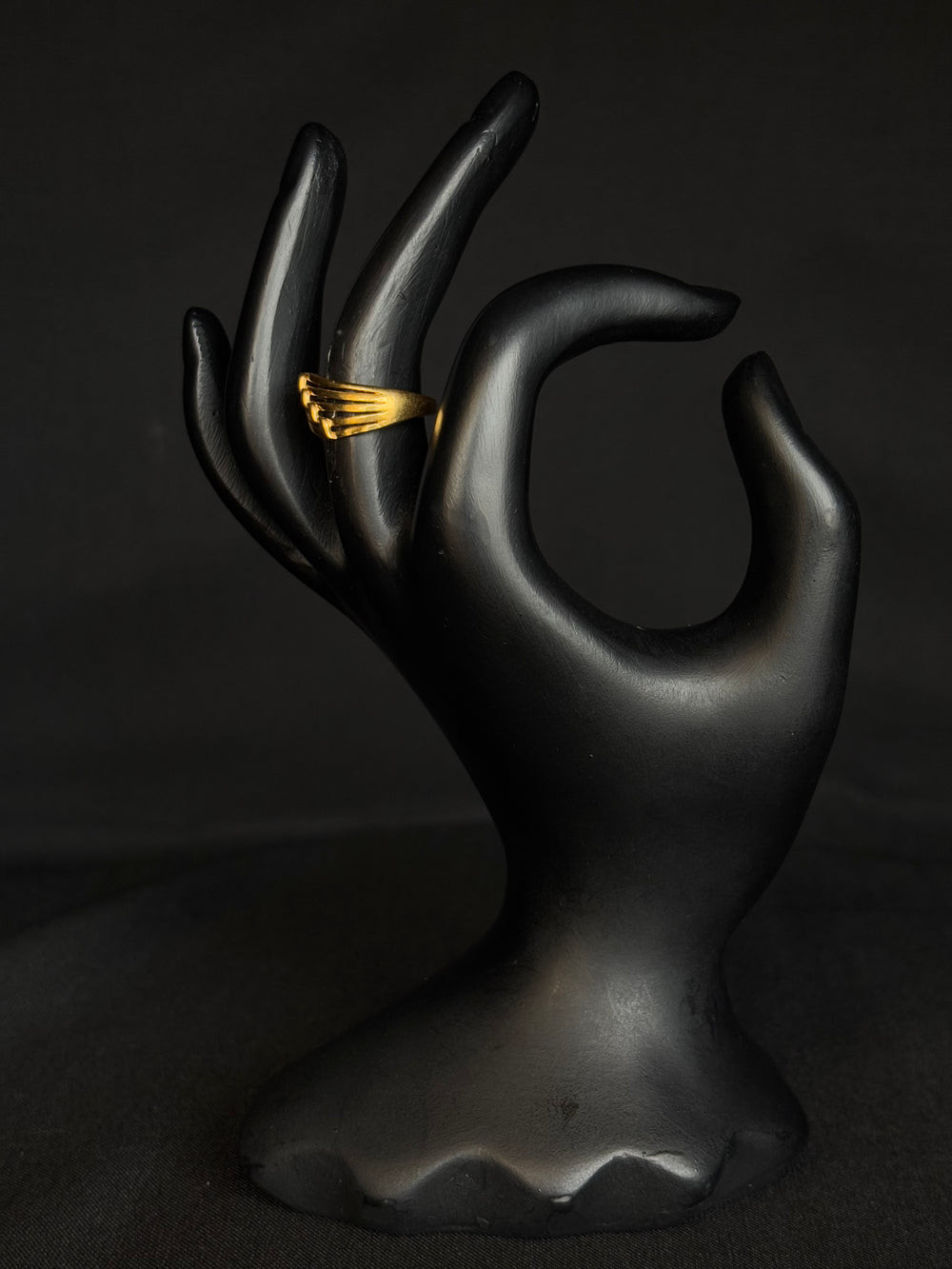 22K Gold Ladies Ring with Interwoven Band Design.