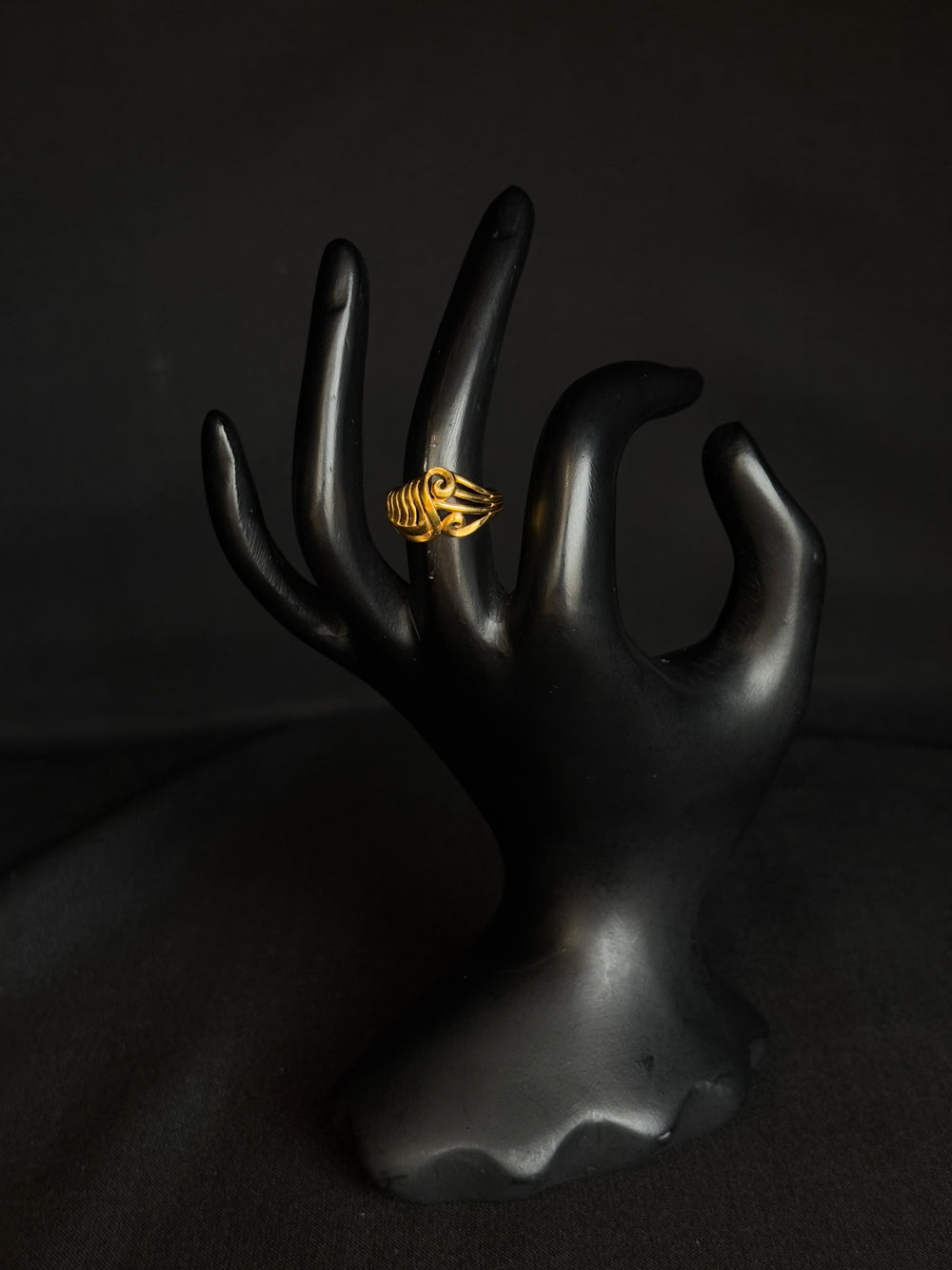 22K Gold Ladies Ring with Abstract Swirl Design.