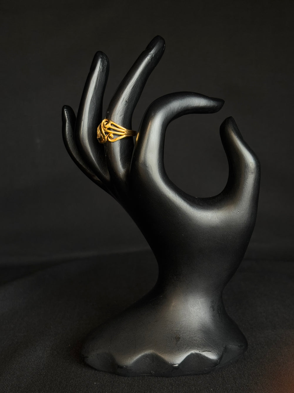 22K Gold Ladies Ring with Abstract Swirl Design.