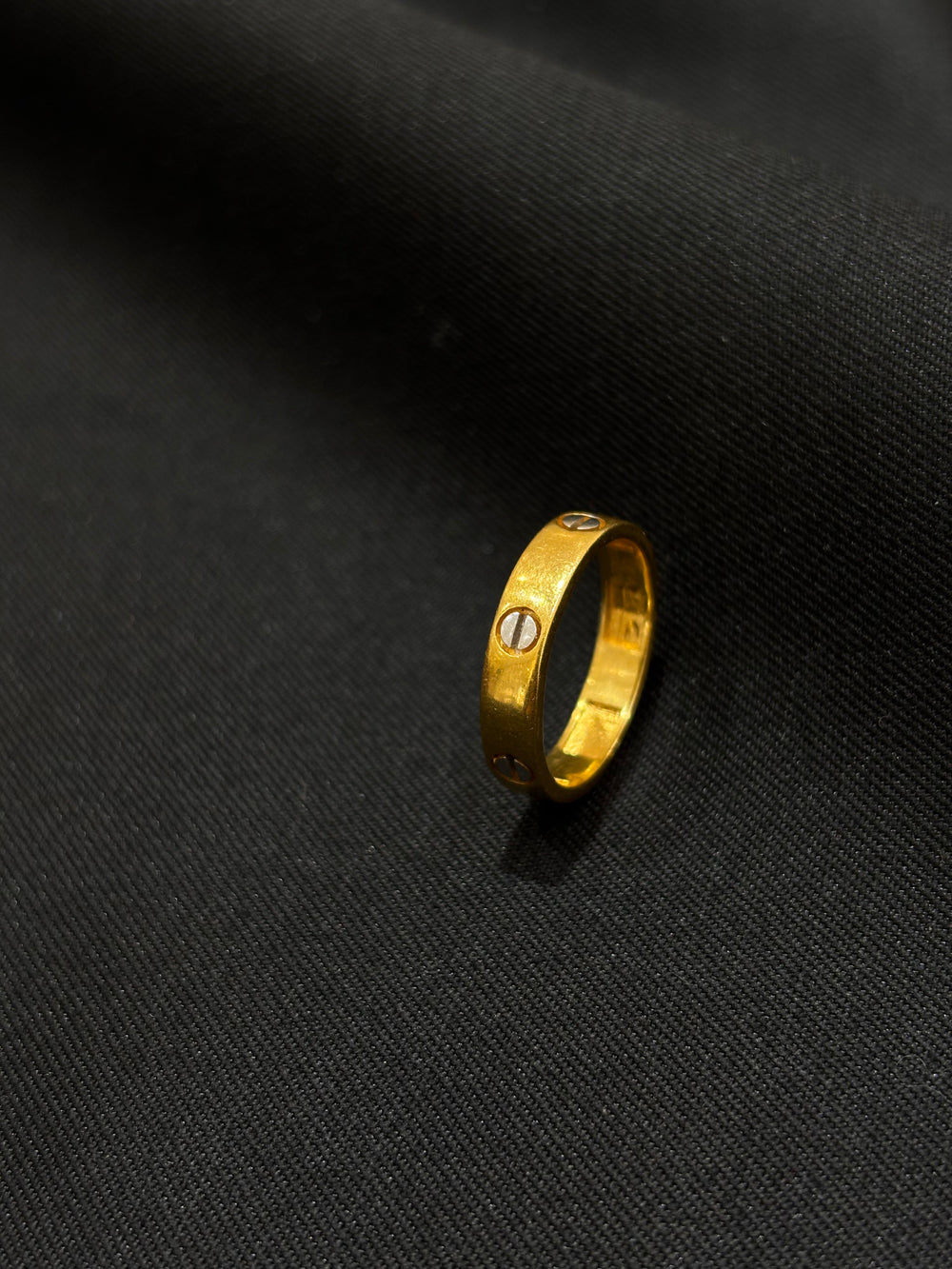 22K Gold LOVE Style Ring - Classic Elegance
