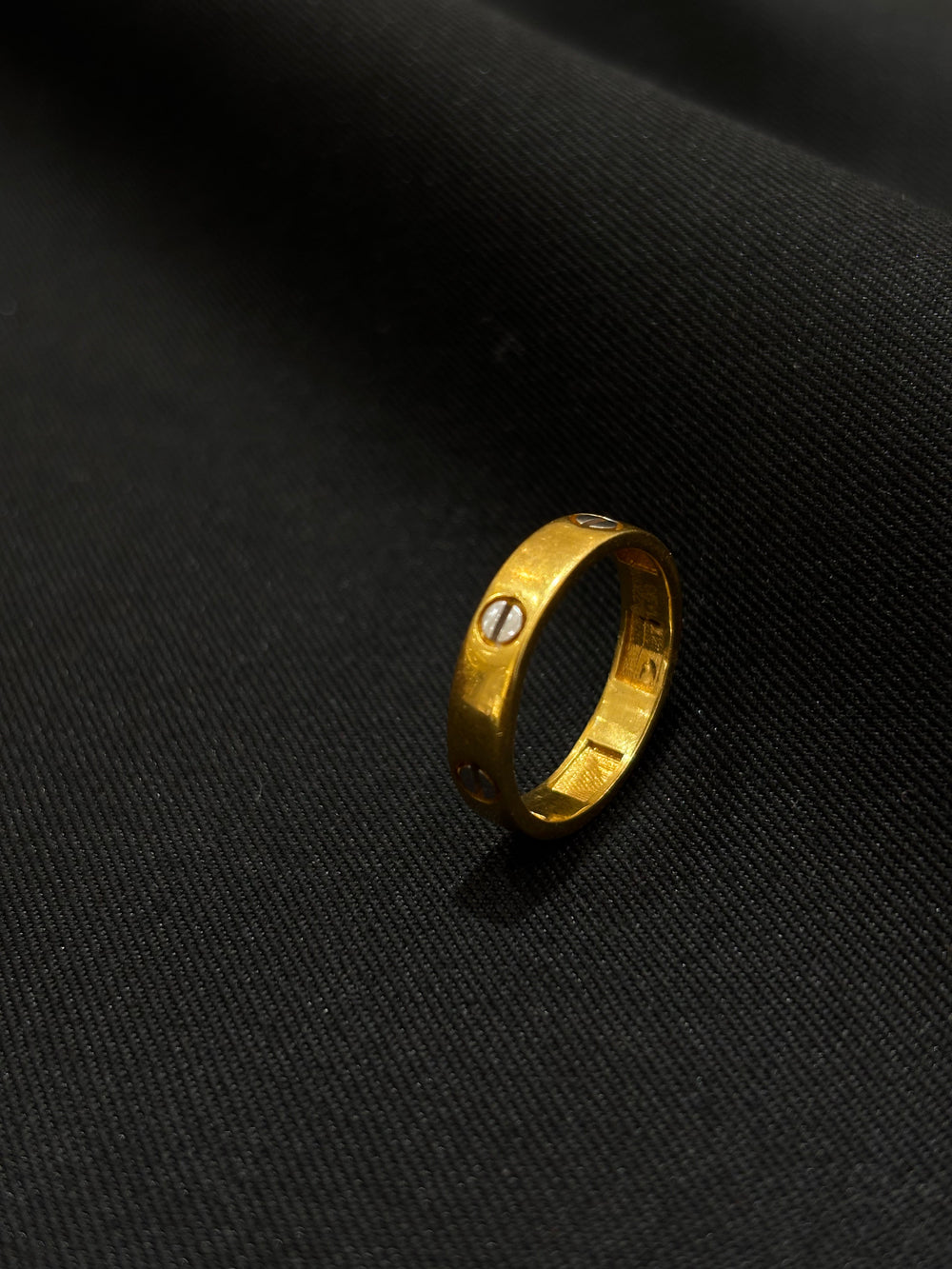 22K Gold LOVE Style Ring - Classic Elegance
