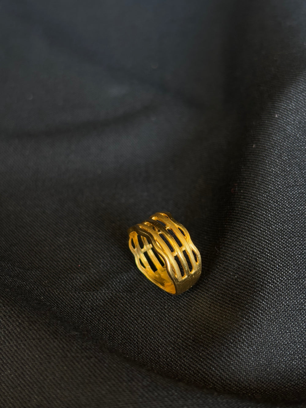 22K Gold Ladies Ring with Openwork Band Design.