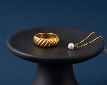 Gents 22K Gold Cross-Hatch Signet | Modern Geometric Textured Ring