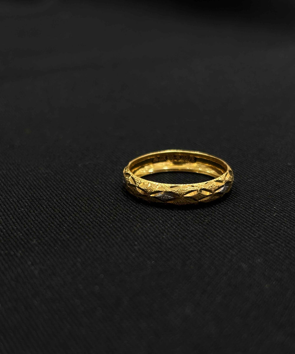 22K Gold Textured Band Ring - Intricate Diamond Cut Design
