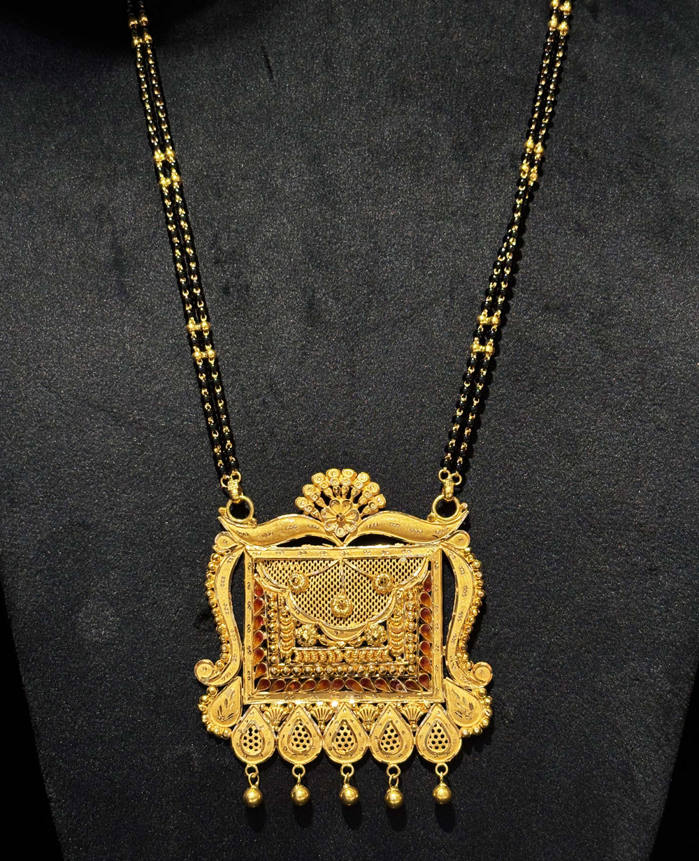 22K Gold Mangalsutra with Exquisite Statement Pendant