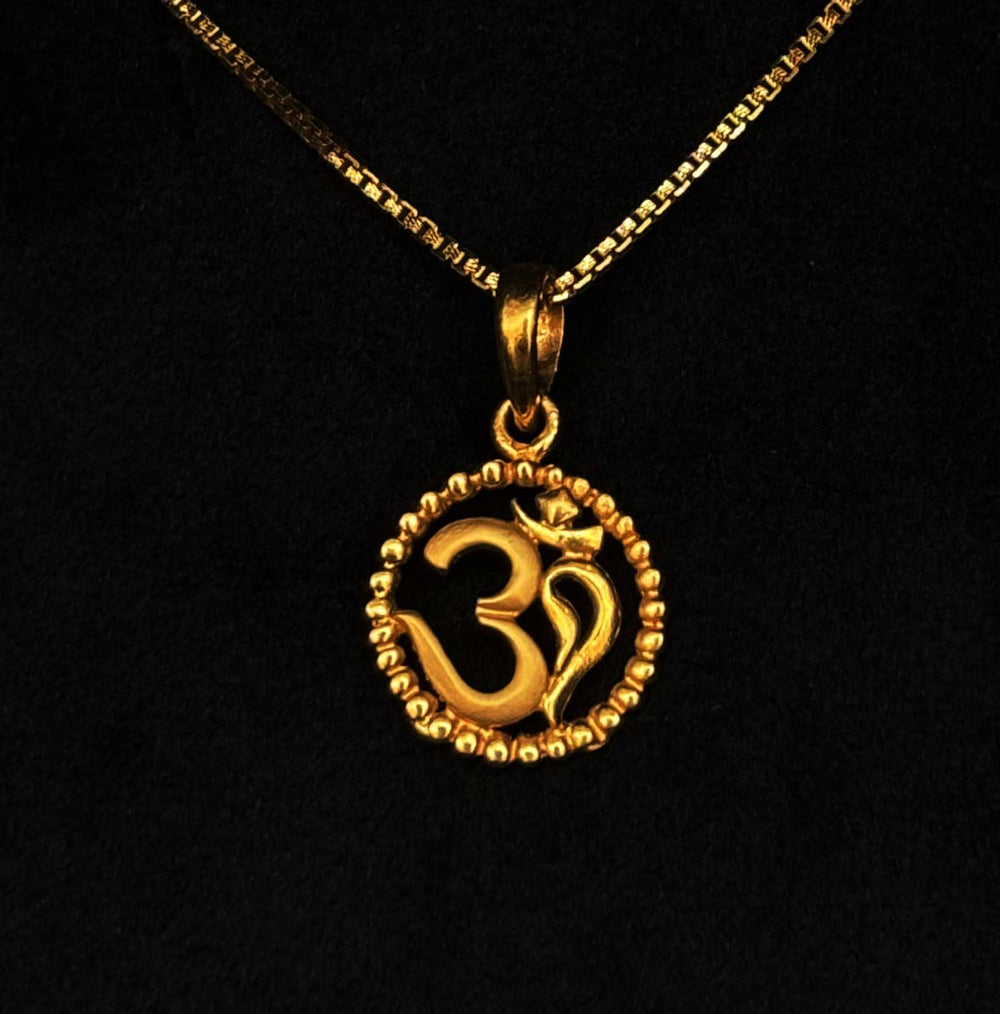 22K Gold Om Pendant – Spiritual and Elegant Design for Daily Wear