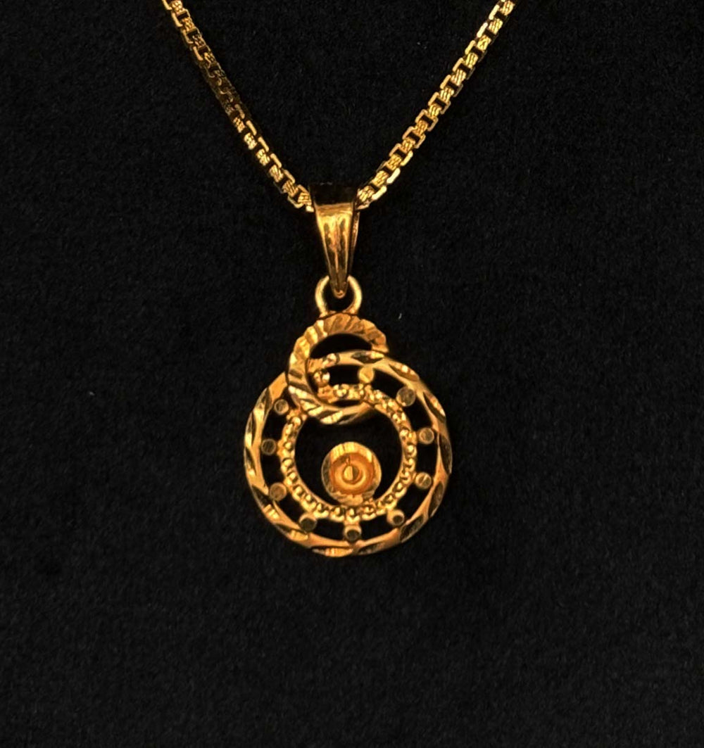 22K Gold Circular Filigree Pendant with Central Detail (Without Chain)