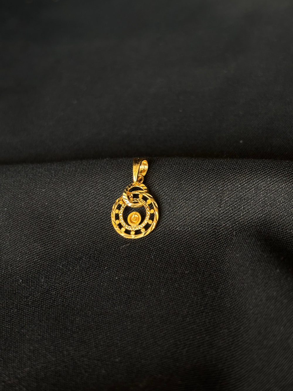 22KT Gold Circular Filigree Pendant with Central Detail (Without Chain)