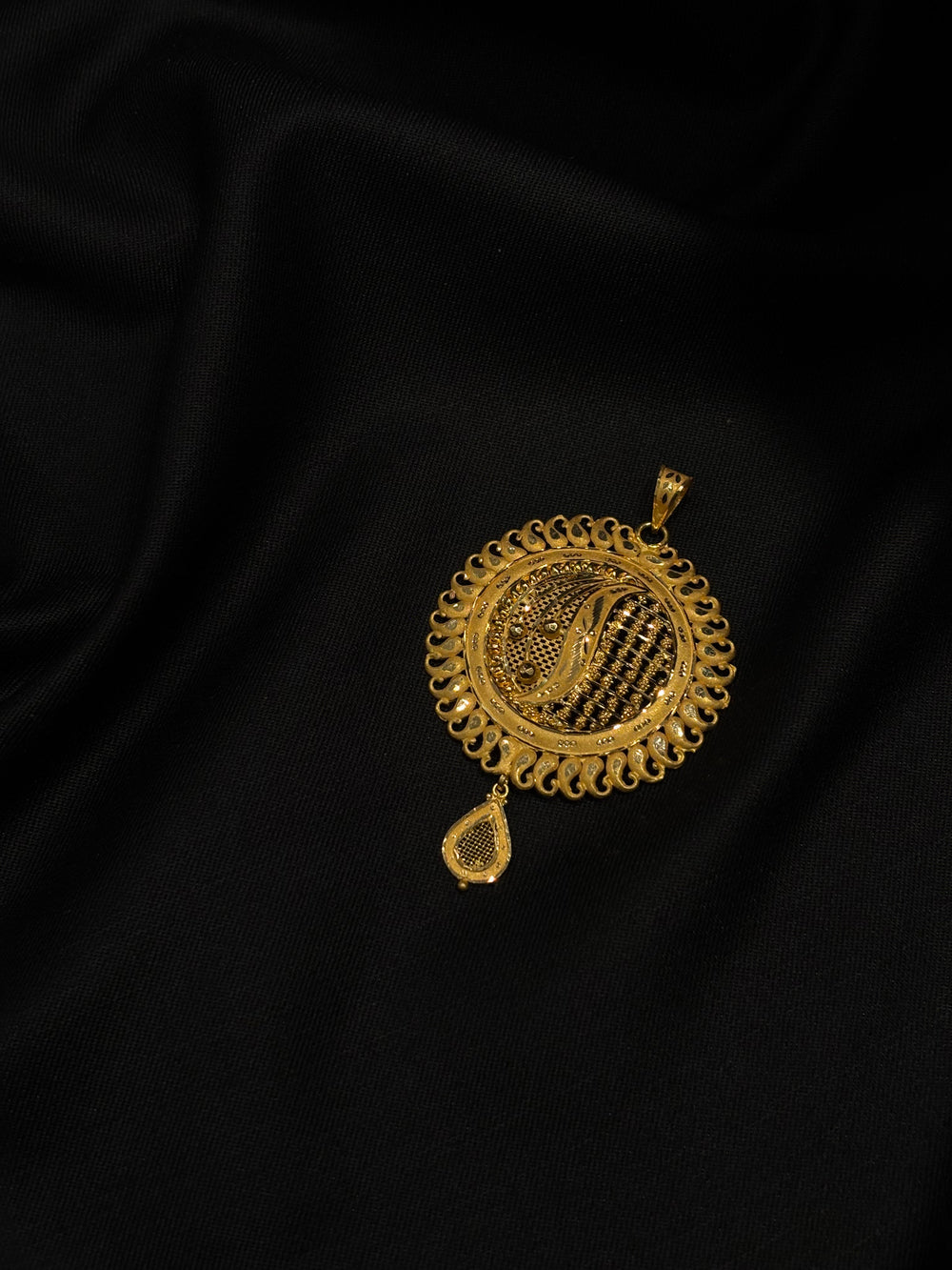 22K Gold Pendant Set with Matching Earrings. (without chain)
