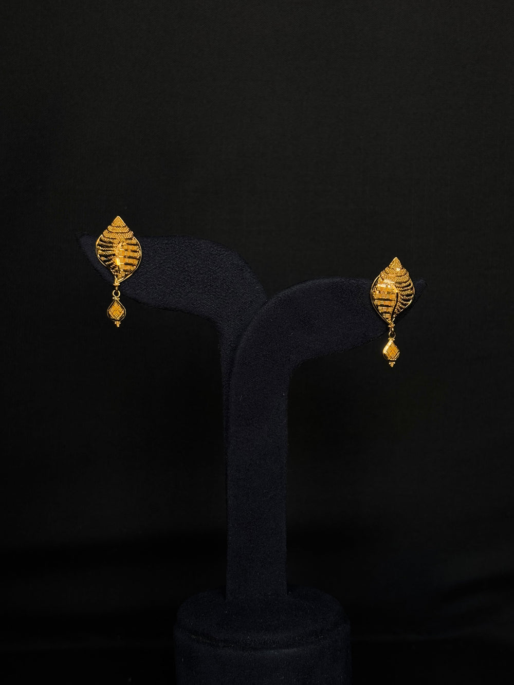 22K Gold Pendant Set with Leaf Motif & Detailed Filigree.  (without chain)