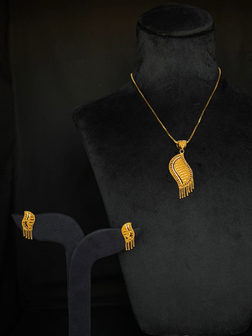 22K Gold Flowing Pendant Set with Dangling Details. (without chain)