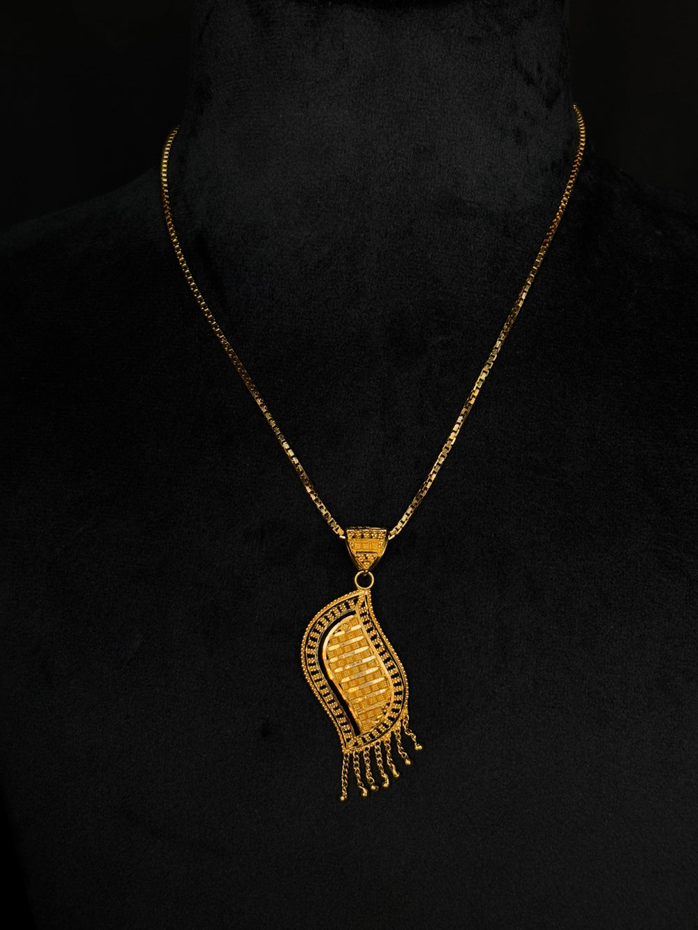 22K Gold Flowing Pendant Set with Dangling Details. (without chain)