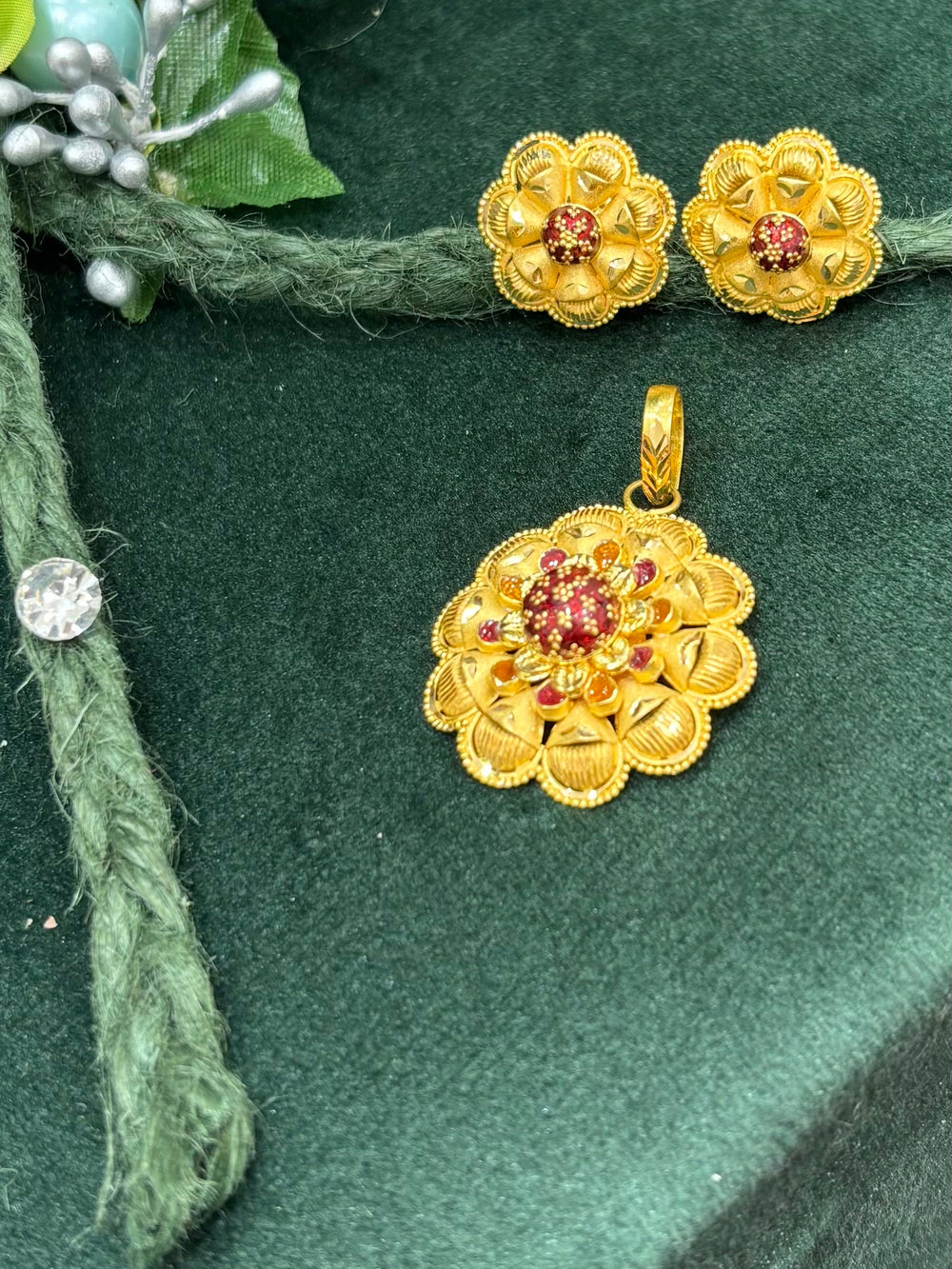 22K Gold Flower Pendant and Earrings Set