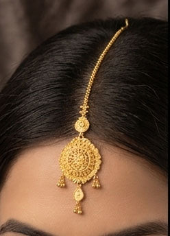 22KT Yellow Gold Sunburst Maang Tikka | Handcrafted Gold Tikka with Pearls